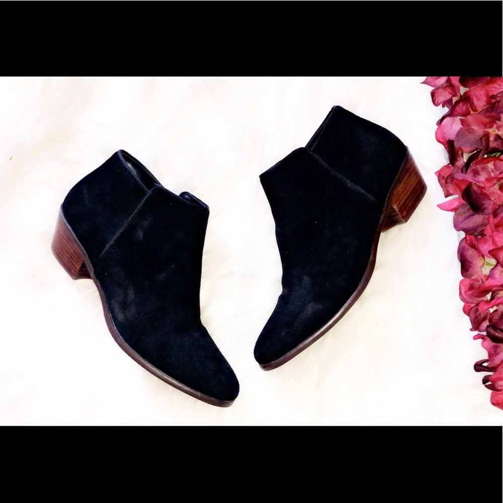 CROWN VINTAGE Suede Black Ankle Booties